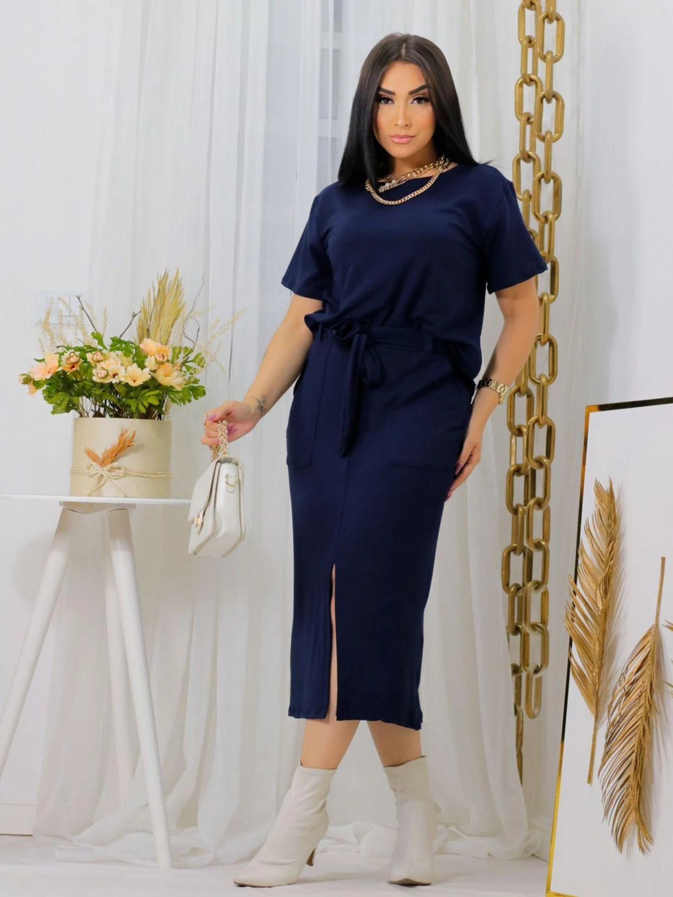 Conjunto feminino de blusa manga curta e saia midi com fenda frontal em moletinho