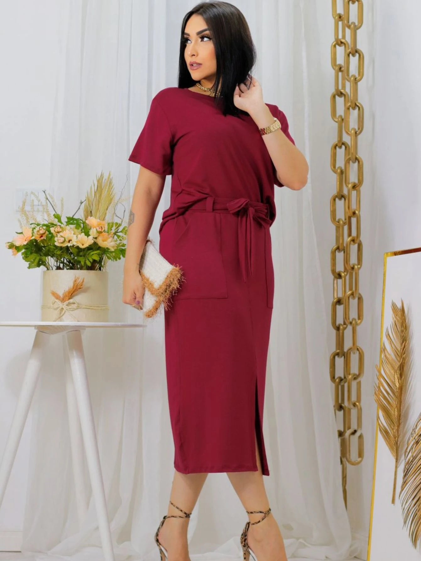 Conjunto feminino de blusa manga curta e saia midi com fenda frontal em moletinho