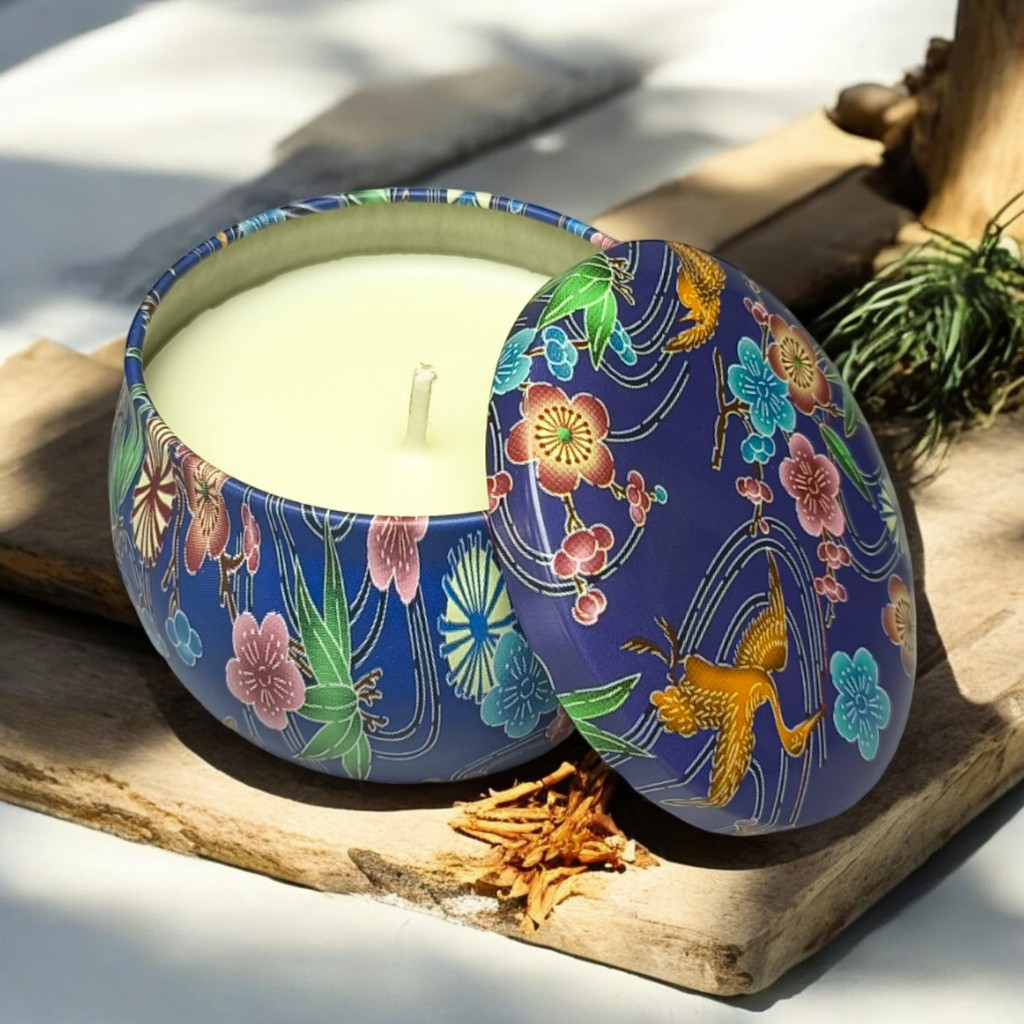 Vela Perfumada Suave em Latinha Decorada