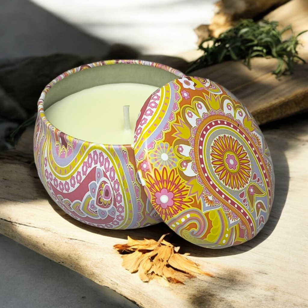 Vela Perfumada Suave em Latinha Decorada