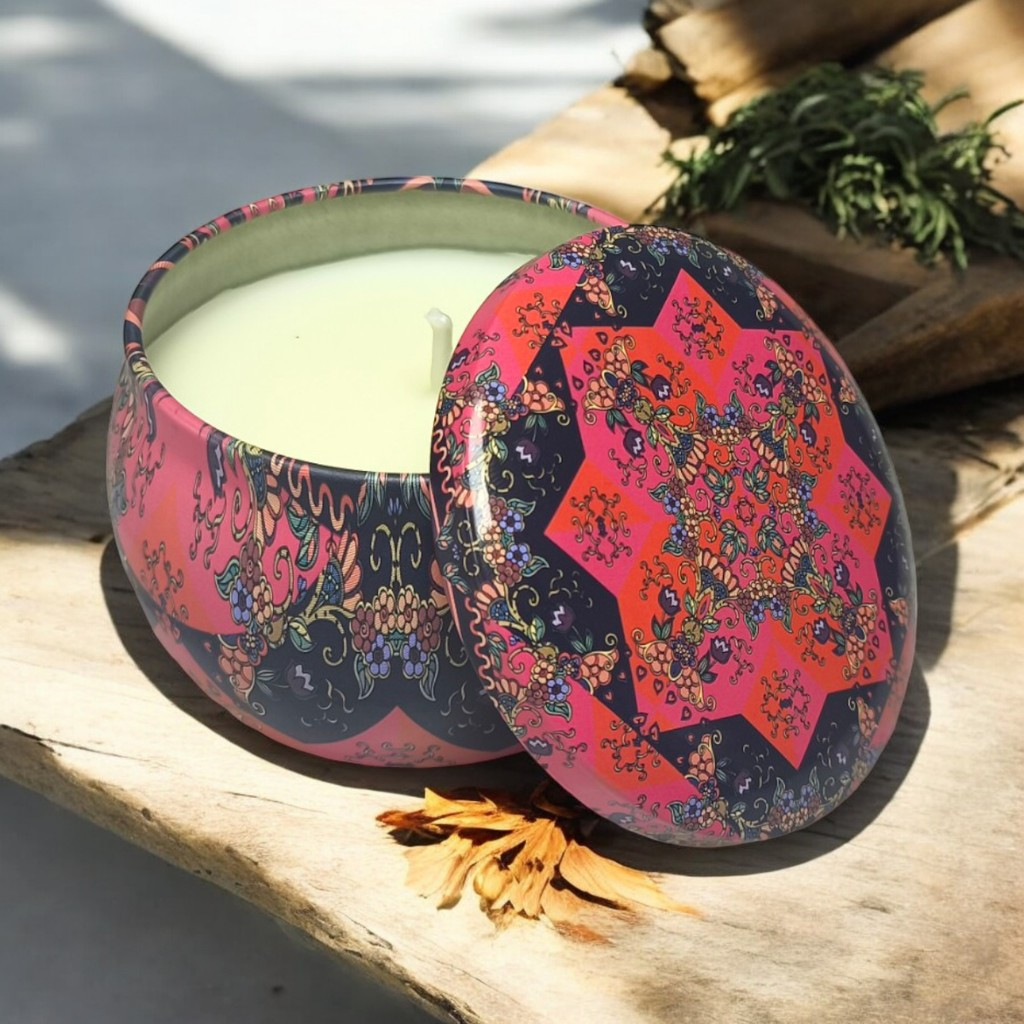 Vela Perfumada Suave em Latinha Decorada