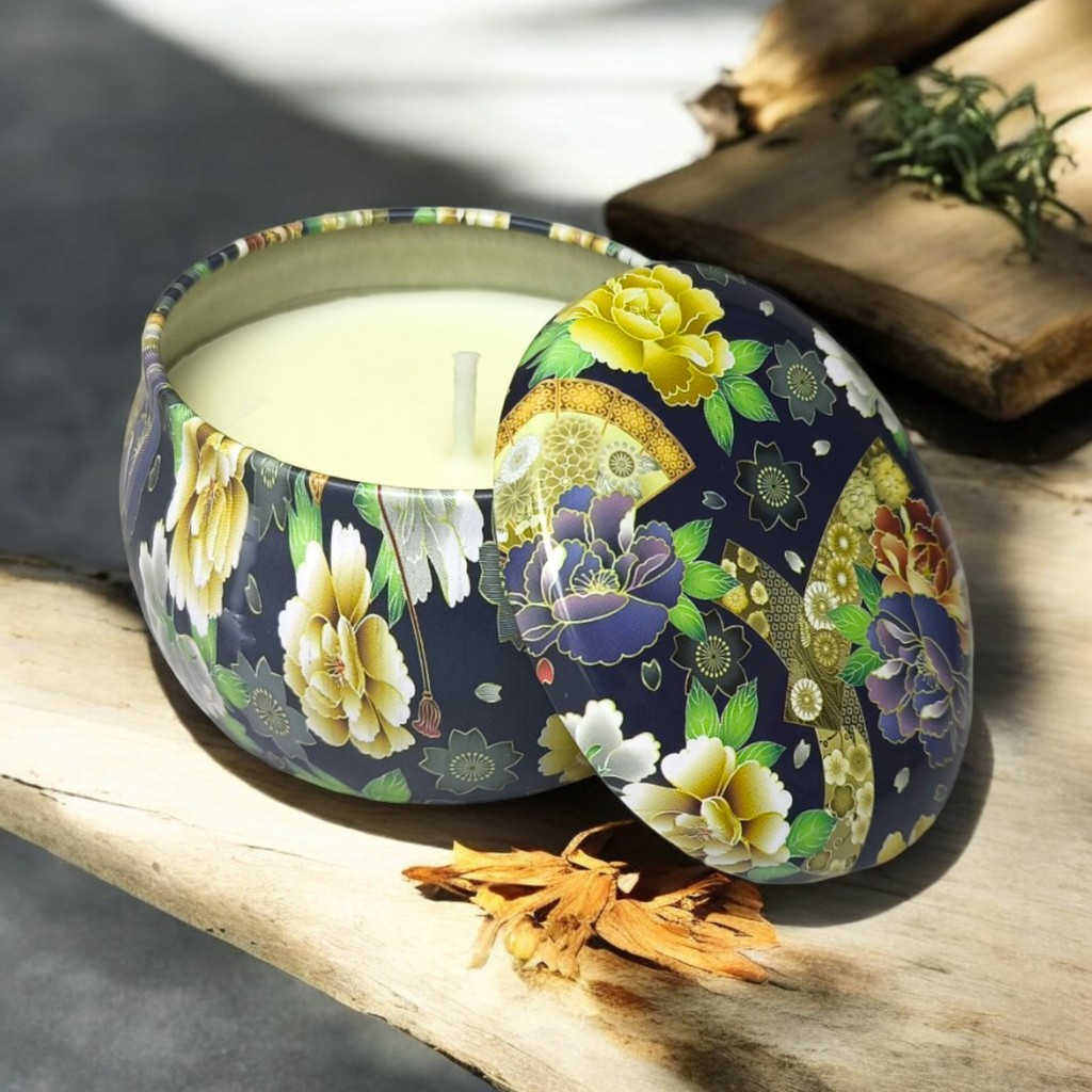 Vela Perfumada Suave em Latinha Decorada